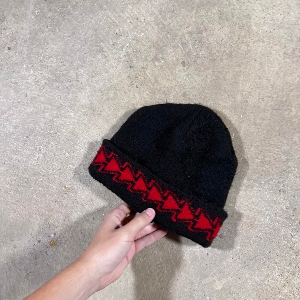 Y2K wrap around black and red emo grunge skater beanie made in USA - Picture 2 of 3